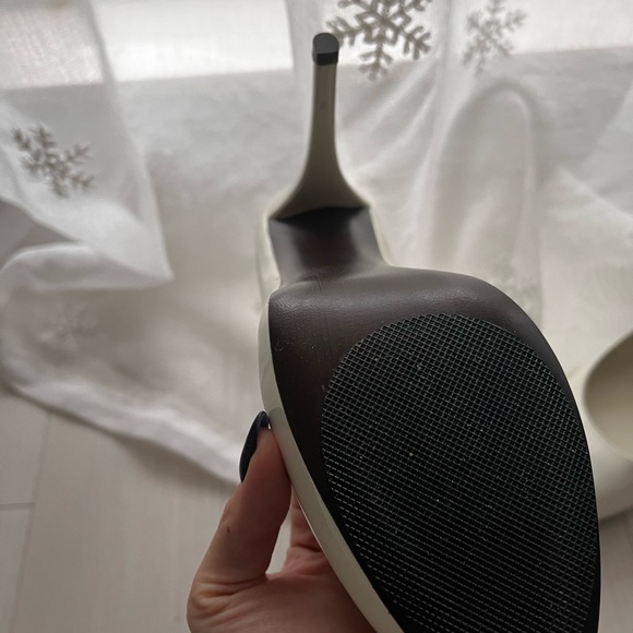 Stuart Weitzman white heels - Picture 3 of 6